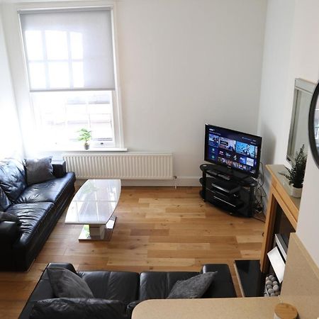Letting Serviced Apartments - Guards View, Windsor Eksteriør billede