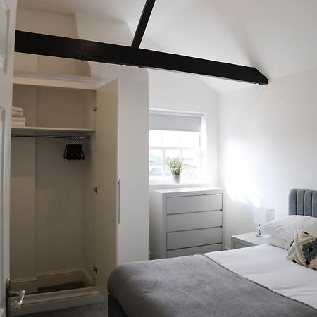 Letting Serviced Apartments - Guards View, Windsor Eksteriør billede