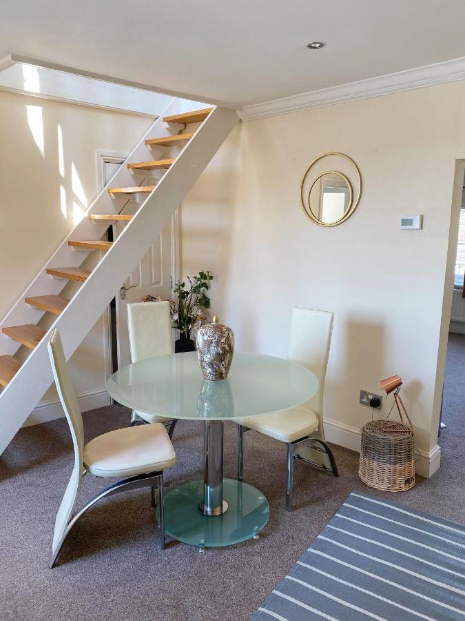 Letting Serviced Apartments - Guards View, Windsor Eksteriør billede