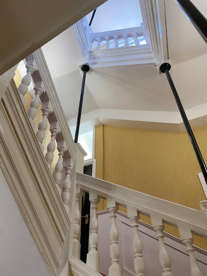 Letting Serviced Apartments - Guards View, Windsor Eksteriør billede