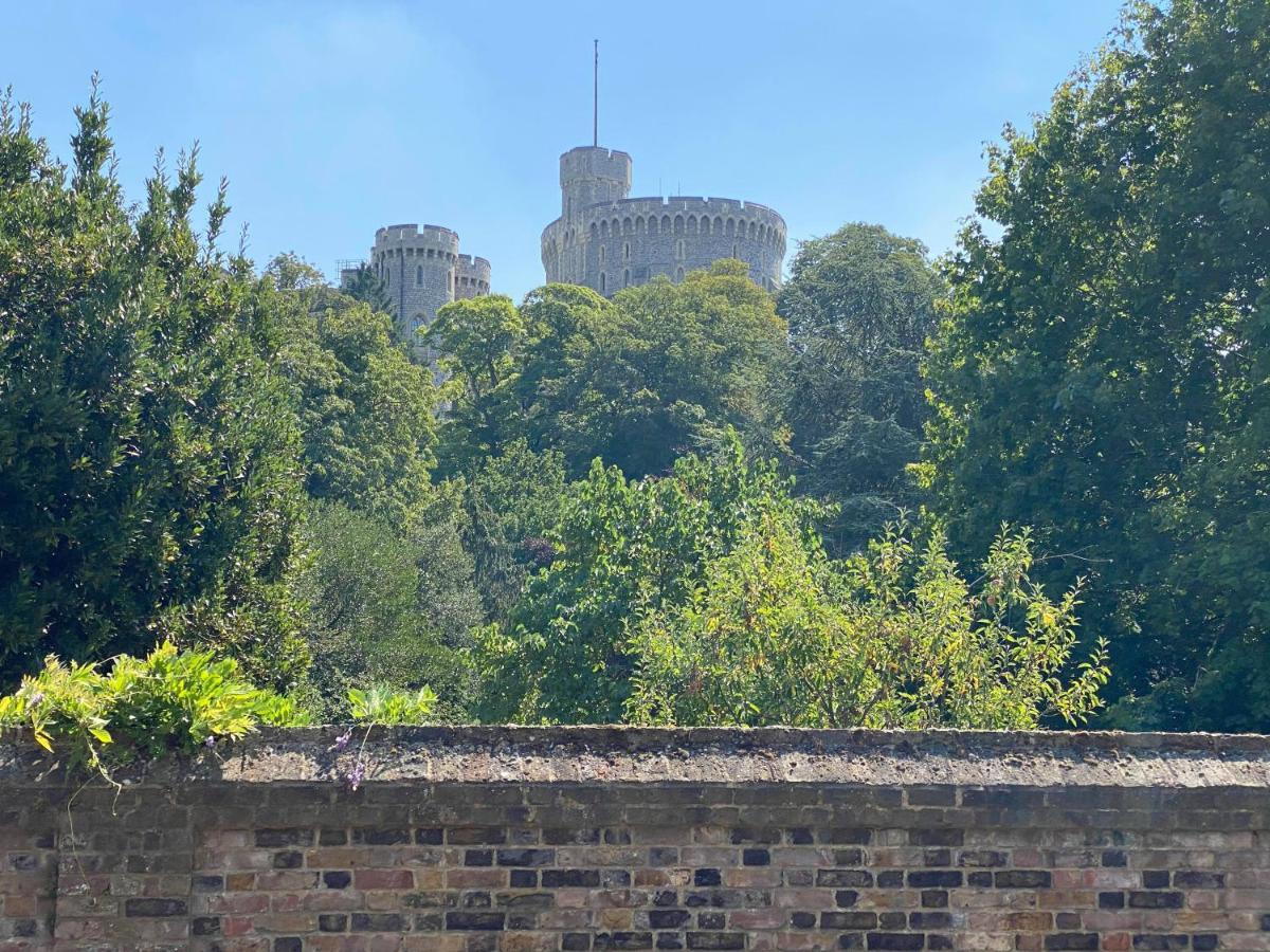 Letting Serviced Apartments - Guards View, Windsor Eksteriør billede