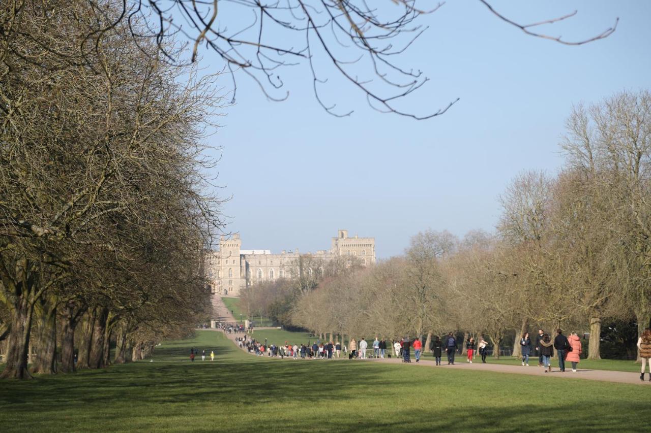 Letting Serviced Apartments - Guards View, Windsor Eksteriør billede