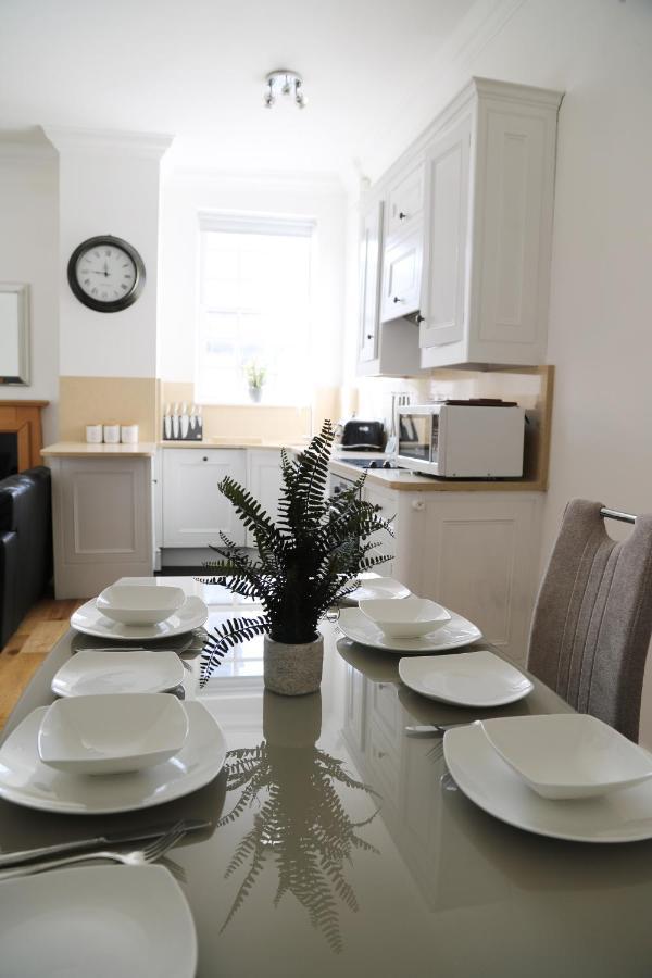 Letting Serviced Apartments - Guards View, Windsor Eksteriør billede