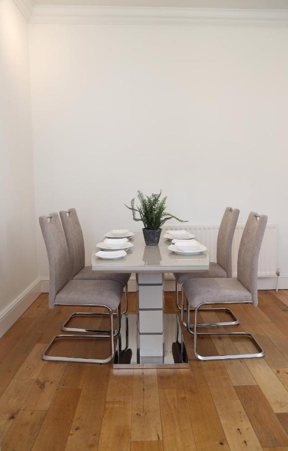 Letting Serviced Apartments - Guards View, Windsor Eksteriør billede