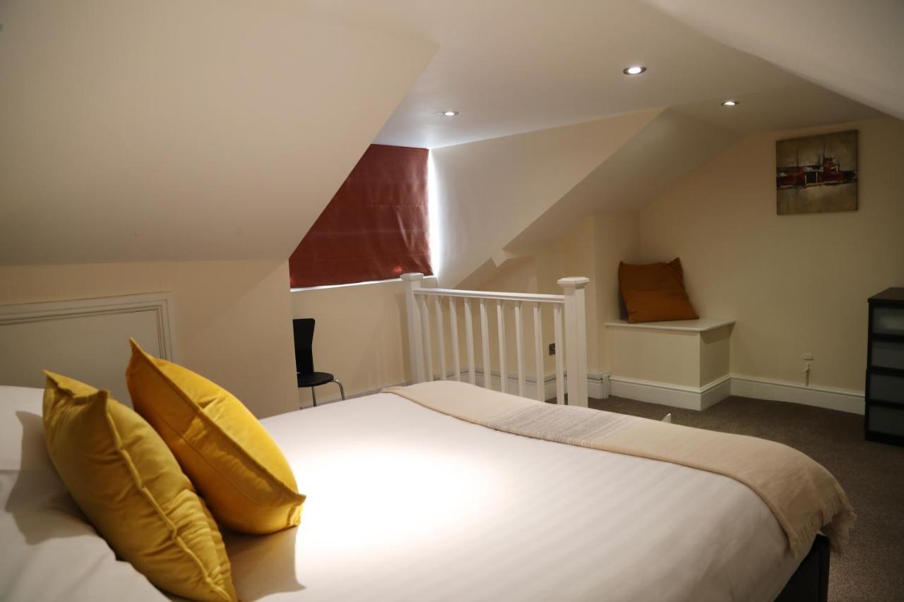 Letting Serviced Apartments - Guards View, Windsor Eksteriør billede